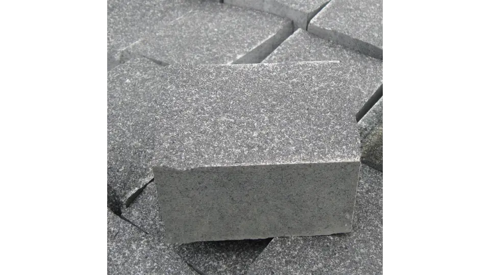 Бруківка гранітна Габро 10х10х5 пиляно-колота