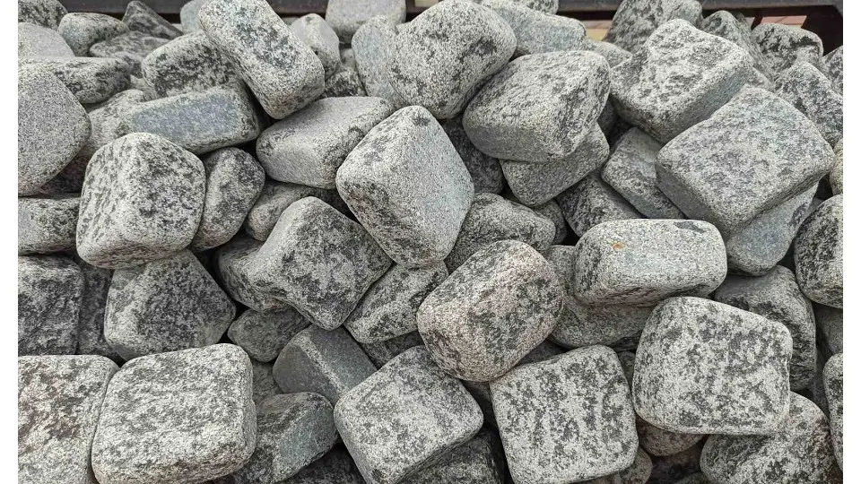 Бруківка гранітна Габро 10х10х5 колота галтована