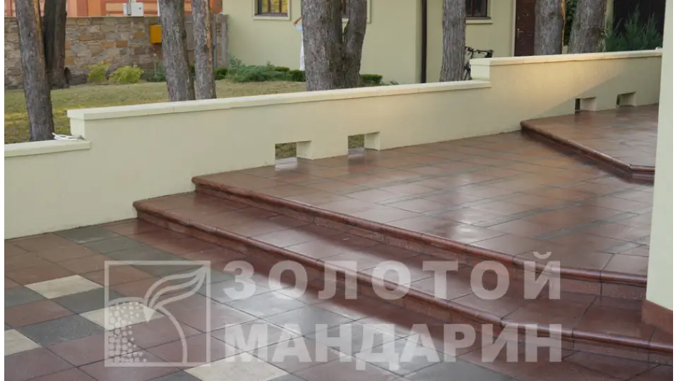 Сходина кутова 370х370х20, гранж. Золотий Мандарин. Шліфована поверхня